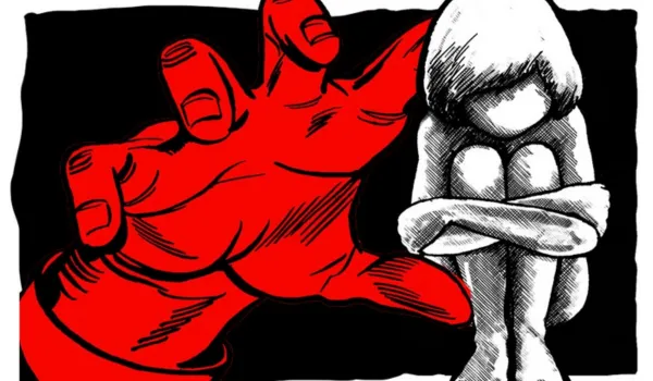 पड़ोसी के घर सूटकेस में मिला बच्ची का शव