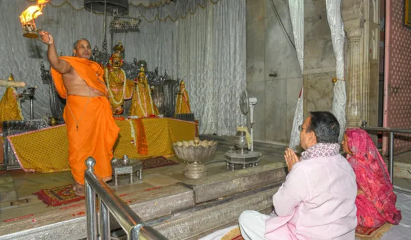 CM भजनलाल शर्मा ने सपत्नीक किए गोविंद के दर्शन