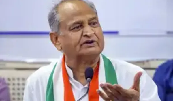 तबादलों पर गहलोत ने सरकार को घेरा