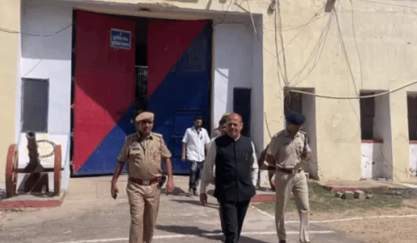 आयोग अध्यक्ष ने बंदियों से बात कर समस्या जानी