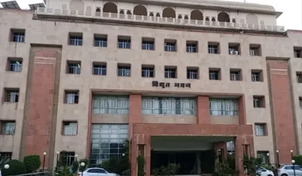 बिजली कर्मियों को मिलेगा अब करंट भी और इनाम भी