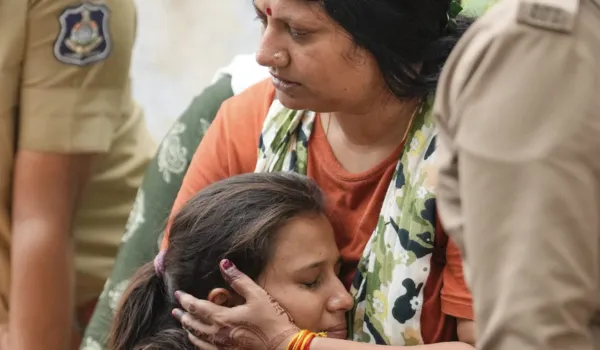 बिलखते परिजनों ने दिए डीएनए व रक्त के सैंपल