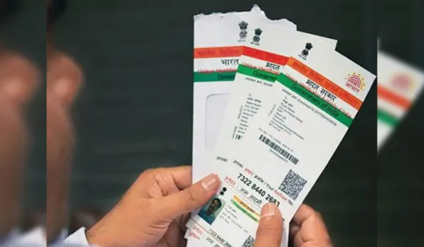 आधार कार्ड निगल रहा है गरीब का निवाला