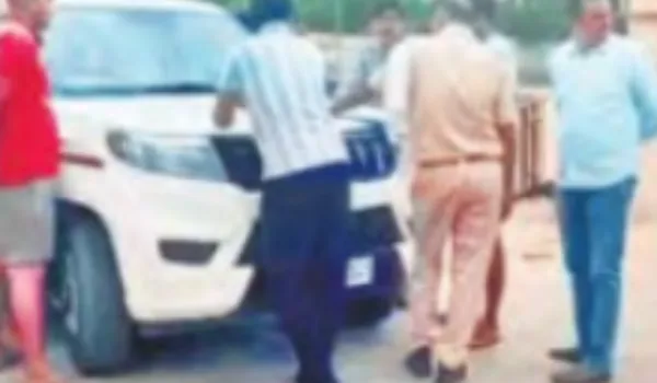 विवाहित बेटी की डेड बॉडी छत पर वाटर-टैंक में मिली