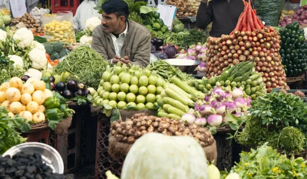 थोक महंगाई घटकर 14 महीने के निचले स्तर पर पहुंची