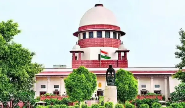 अवैध इमारतों को गिराने में दखल देने से इनकार