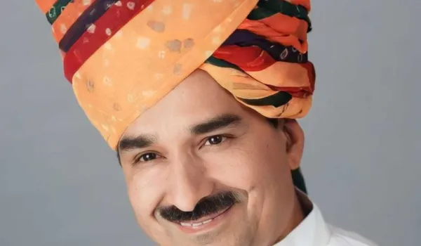 संवैधानिक संस्थानों में राजनीतिक दखल कांग्रेस की परिपाटी
