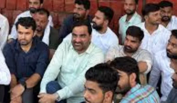 परिजनों का धरना जारी रेजिडेंट्स ने दी चेतावनी