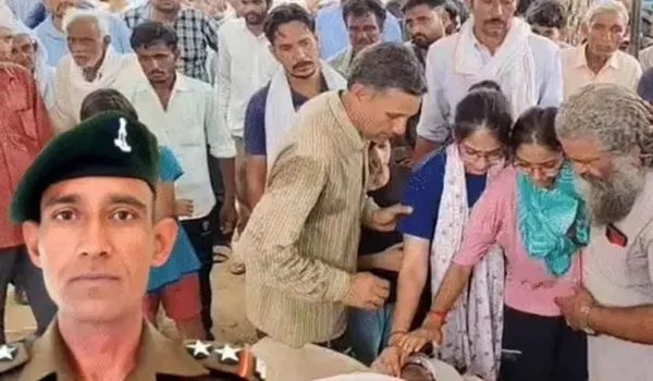 पिता को बेटी ने दुलारा, बेटे ने दी मुखाग्नि