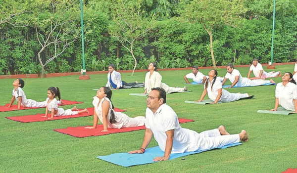 योग से ही संभव है स्वस्थ और संतुलित जीवन