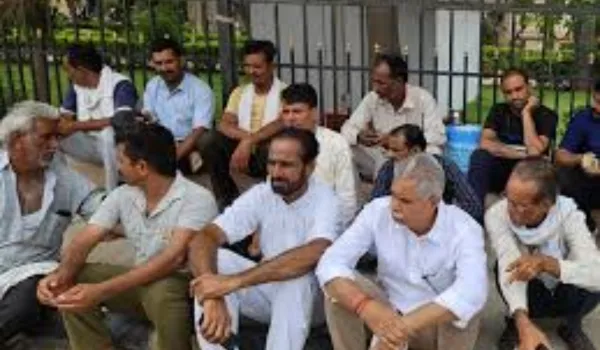 बांसवाड़ा में जब्त गाड़ियां छोड़ने की मांग पर अड़े किसान