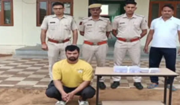 नकली नोटों के साथ दूध डेयरी संचालक अरेस्ट