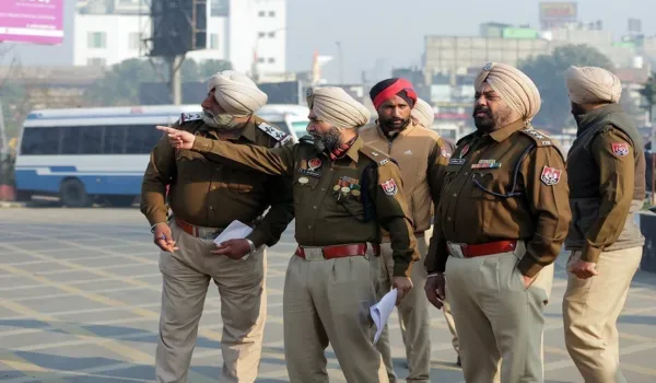 पंजाब: सैन्यकर्मी समेत दो लोग जासूसी के आरोप में गिरफ्तार