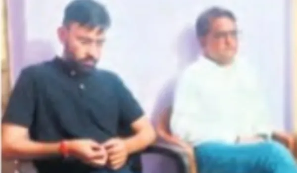 वकील और वरिष्ठ लिपिक 75 हजार की घूस लेते ट्रैप