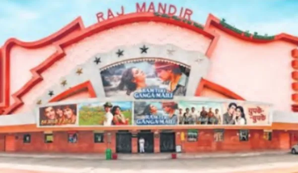 मराठा मंदिर देखकर बना राजमंदिर बनाने का प्लान