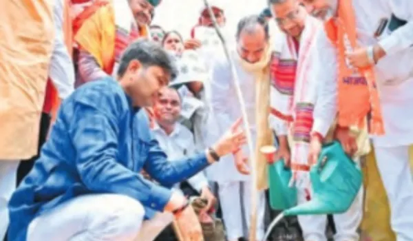पौधारोपण... नेताओं, अफसरों और आमजन ने निभाई जिम्मेदारी