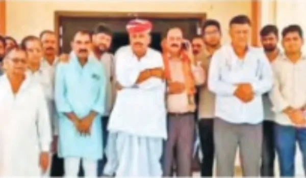 कैंपर सवारों ने बीजेपी MLA की गाड़ी को दो बार मारी टक्कर