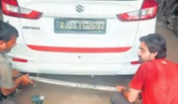 पुलिस के खौफ से अब खुद उतरवा रहे ब्लैक फिल्म, बंपर और हूटर