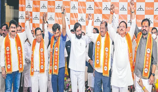 उद्धव के छह सांसद शिंदे की शिवसेना में शामिल