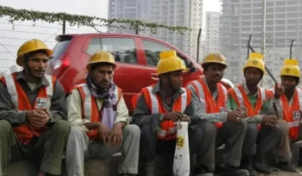 योजनाओं में लापरवाही पर दो श्रम निरीक्षक निलंबित