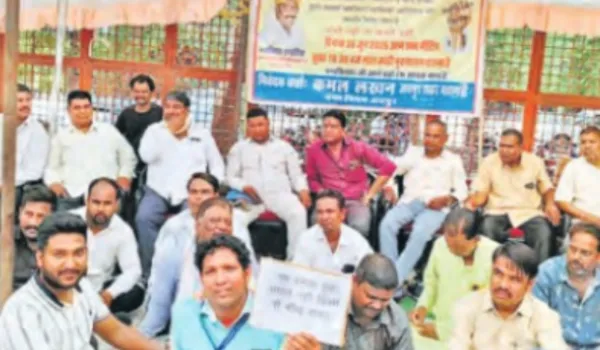 शहर की सफाई थमी... 50 हजार सफाईकर्मी हड़ताल पर
