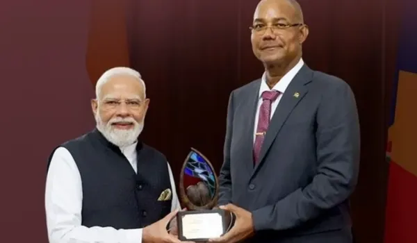 PM मोदी 'गार्जियन ऑफ द ब्लू होराइजन' से सम्मानित