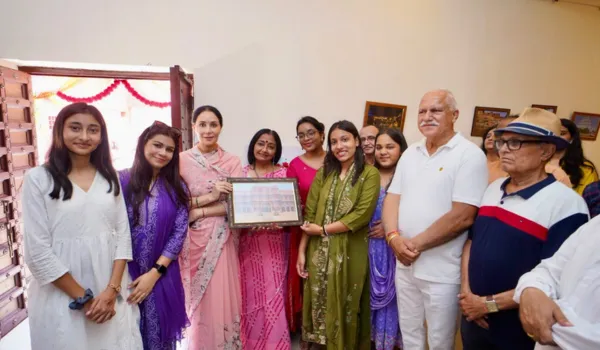 युवाओं ने मोबाइल फोन से खींची 120 तस्वीरों में दिखाया 'जयपुर हमारी नजर से'