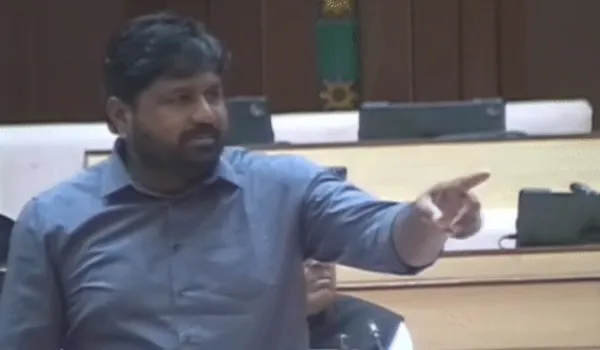 'जूते' से बिगड़ी थी बात फिर 'जूते' पर आई