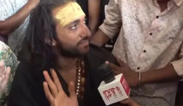 बाबा ने दी धमकी... 'मुझे छोड़ दो, नहीं तो हो जाओगे भस्म'