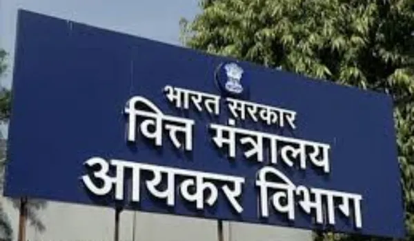 छापे में बेहिसाबी करोड़ों की नकदी, ज्वेलरी और विदेशी मुद्रा बरामद