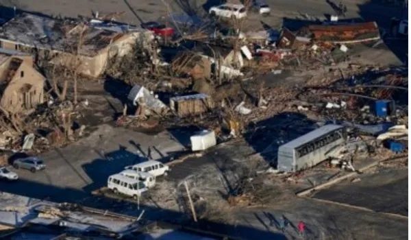 अमेरिका में बवंडर : धूल भरी आंधी और जंगल की आग से तबाही 32 की मौत... 2 लाख घरों में ब्लैक आउट