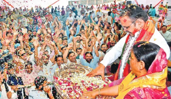 CMR में सजी रंगों की महफिल, सीएम भजनलाल ने आमजन संग खेली होली