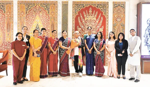 'वुमन एम्पावरमेंट डे' पर महिला कर्मचारियों को किया सम्मानित