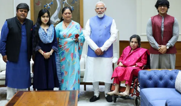 पीएम मोदी से वसुंधरा राजे की सपरिवार मुलाकात