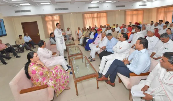 विधायकों पर तीसरी आंख, लोगों के बीच 8-10 घंटे रहें: सीएम