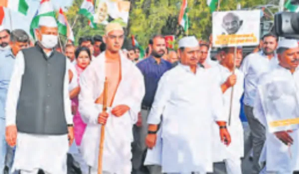 गांधी की राह पर चलने की जरूरत: गहलोत