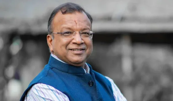 सुबोध अग्रवाल समेत चार के गिरफ्तारी वारंट जारी