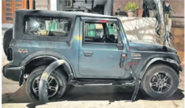 अनियंत्रित थार ने पांच गाड़ियों को मारी टक्कर, दो घायल