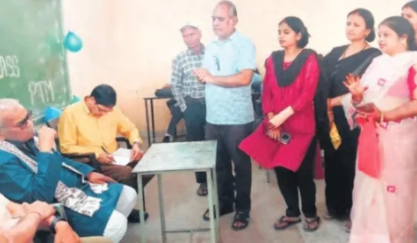 शिक्षा मंत्री ने शिक्षक और अभिभावकों से किया संवाद