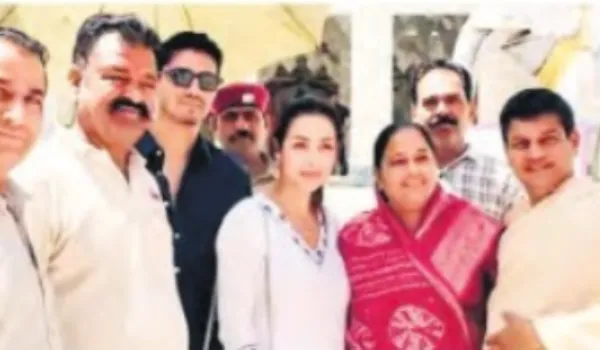 मलाइका अरोड़ा ने आदिनाथ जैन मंदिर में किए दर्शन