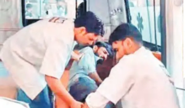 तस्कर को गोली लगी, गड्ढे में गिरा... नशे की खेप बरामद