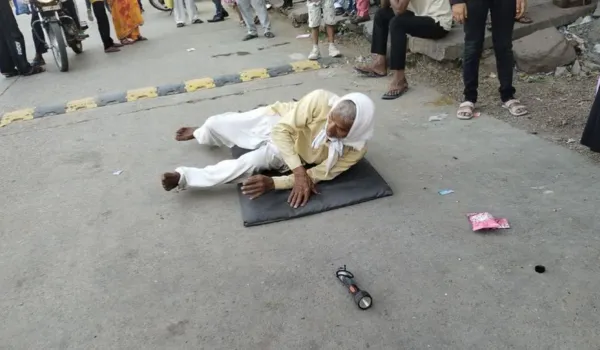 55 की उम्र में 125 किमी की दंडवत परिक्रमा
