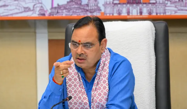 गर्मी के मद्देनजर पूरी तैयारी रखें, लापरवाही पर होगी कार्रवाई: सीएम