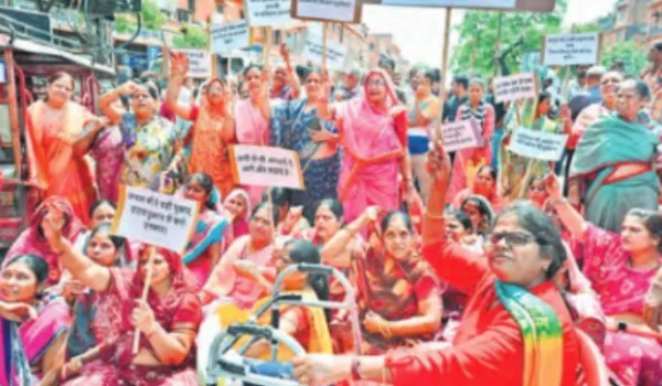 धरना-प्रदर्शन की महाकथा में फंसा शहर... दिनभर महाजाम