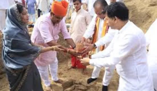 विद्यालय प्रदान करता है ज्ञान और कौशल