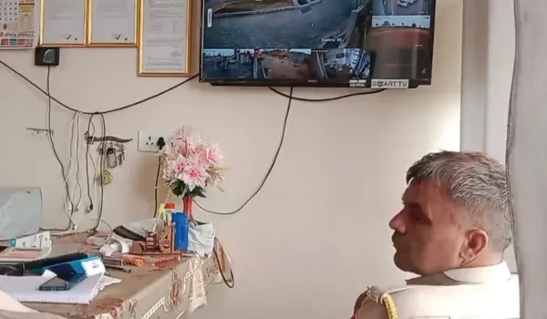 बंदूक की नोक पर व्यापारी से लूटे 14 लाख रुपए