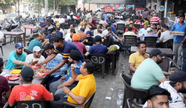 सुबह बाजार खुले... देश में दिखे सामान्य हालात