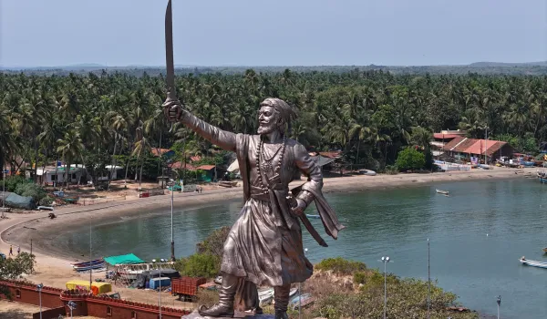 शिवाजी की प्रतिमा का अनावरण