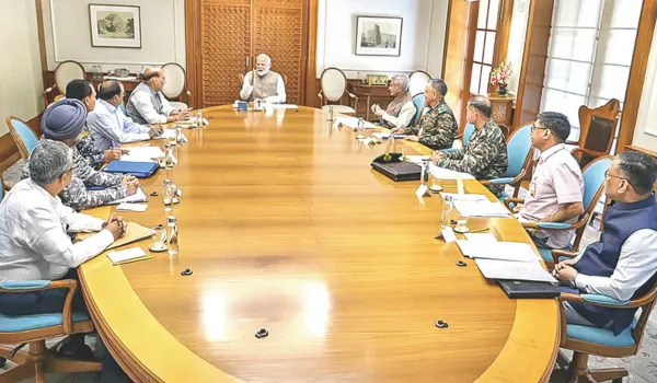 सैन्य और कूटनीतिक तैयारी की समीक्षा