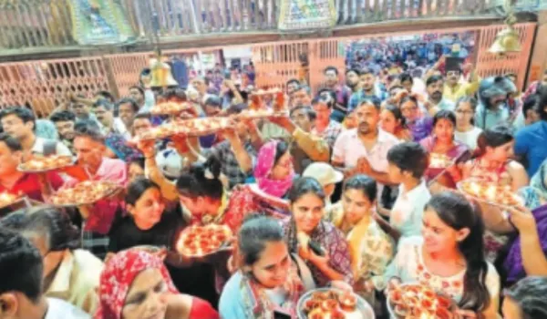 मंदिरों में सामूहिक प्रार्थना सभा और महाआरती